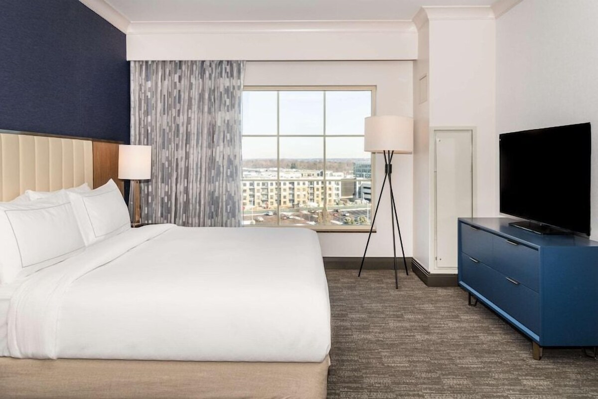 Premium bedding, pillowtop beds, in-room safe, desk
