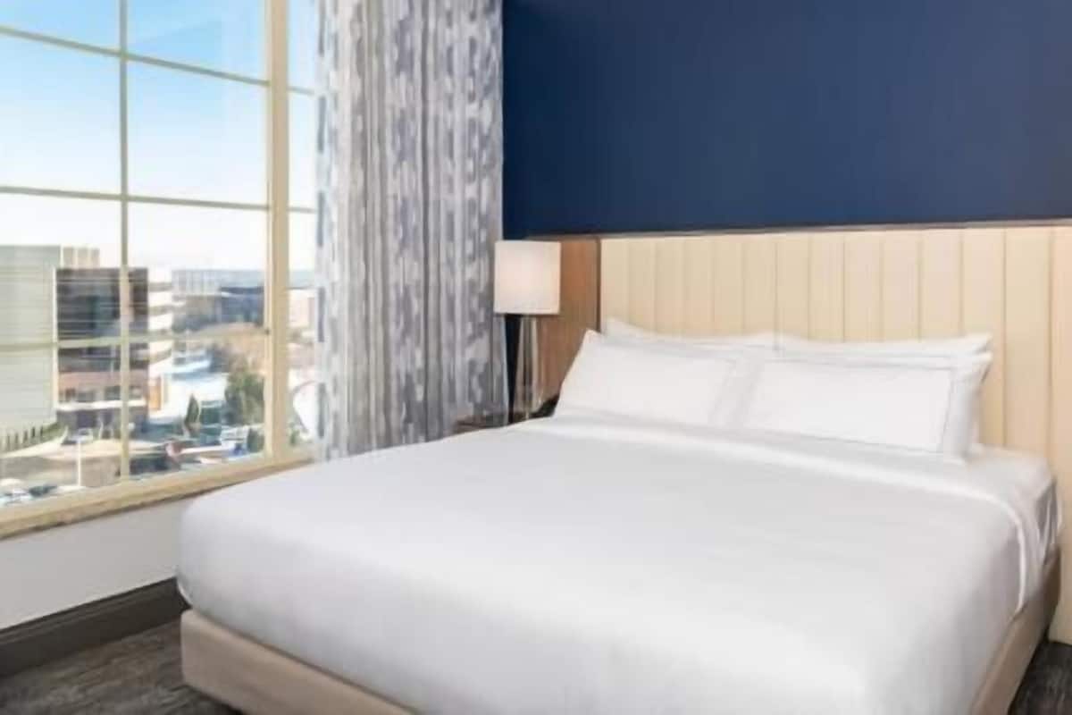 Premium bedding, pillowtop beds, in-room safe, desk