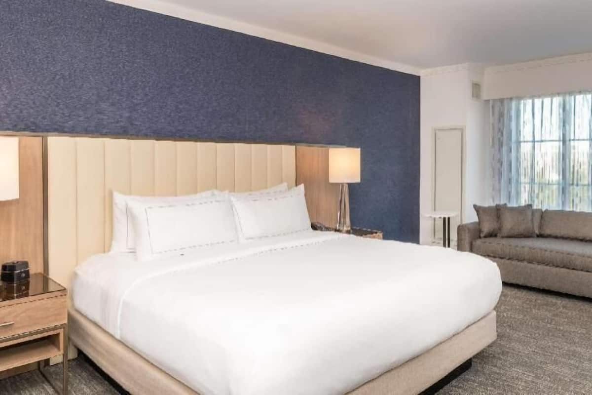 Premium bedding, pillowtop beds, in-room safe, desk