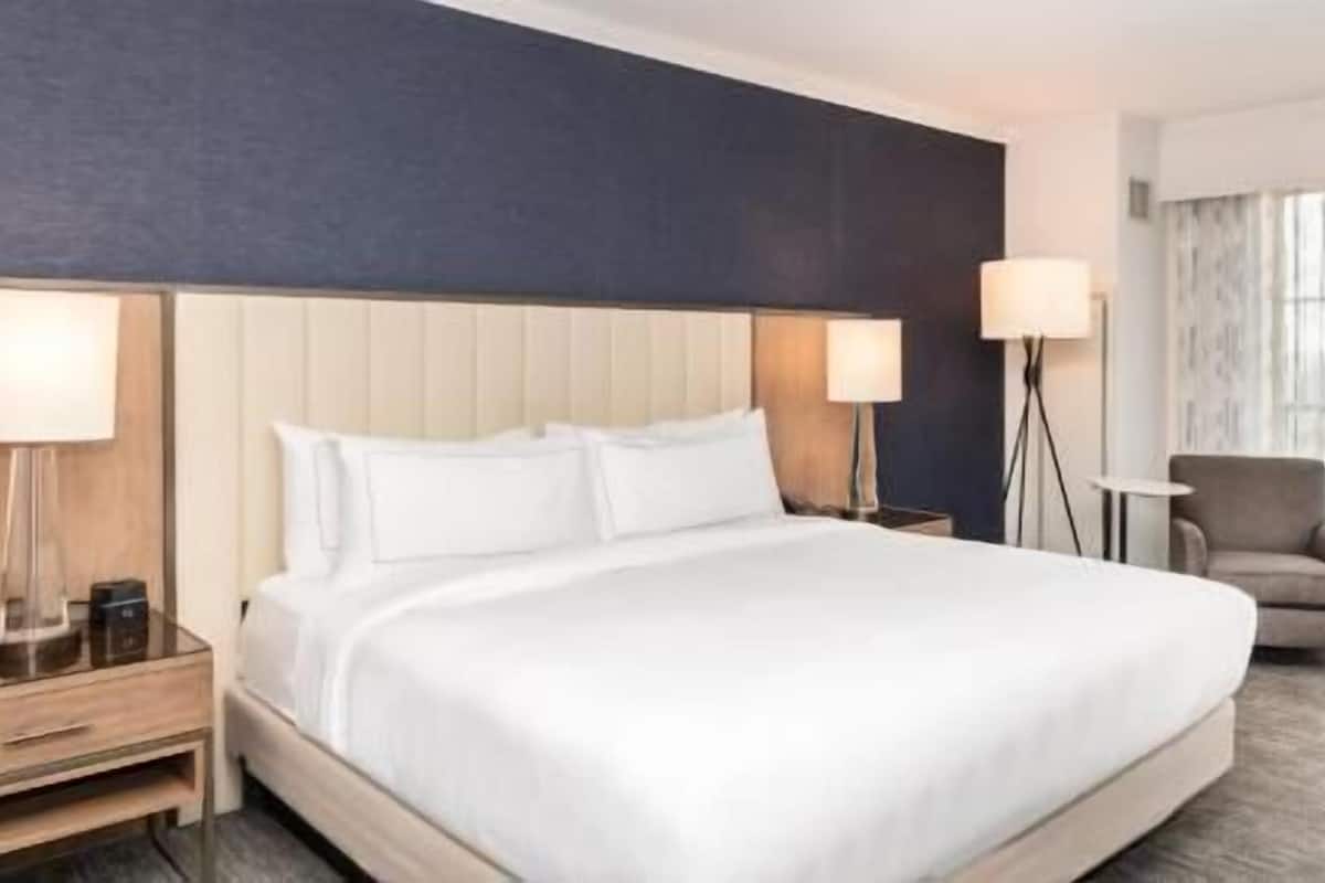 Premium bedding, pillowtop beds, in-room safe, desk