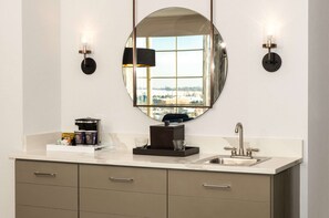 Minibar - Hilton Columbus/Polaris (Columbus)