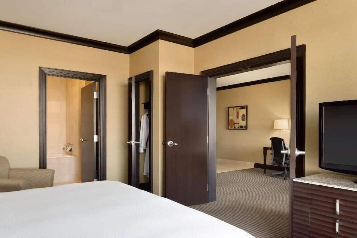 Premium bedding, pillowtop beds, in-room safe, desk