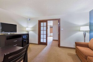 43-inch TV with cable channels - AmericInn by Wyndham Monmouth (Monmouth)