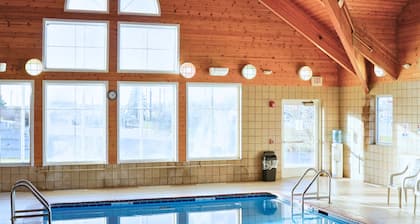 AmericInn by Wyndham Monmouth