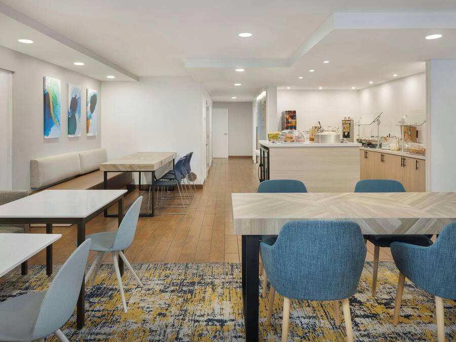 Café da manhã com buffet grátis todos os dias