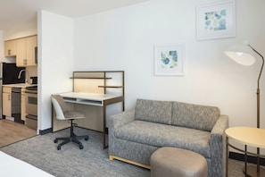 Estúdio, 1 cama King e sofá-cama | Escrivaninha, espaço de trabalho para notebook