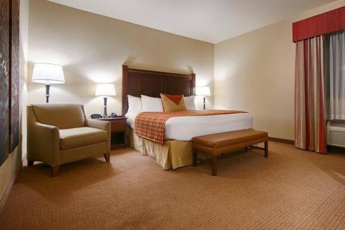 In-room safe, desk, laptop workspace, blackout curtains