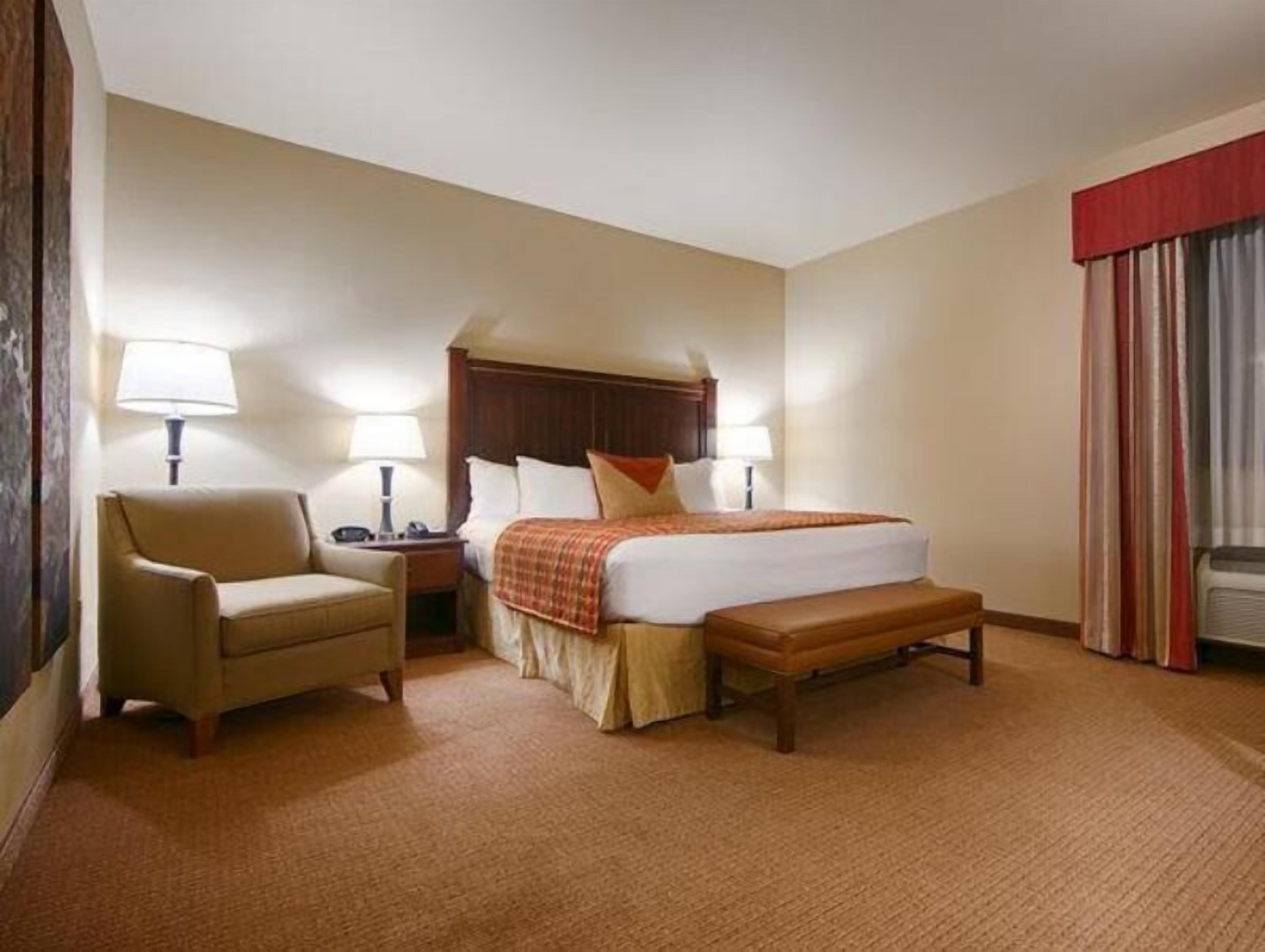 In-room safe, desk, laptop workspace, blackout curtains