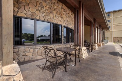Best Western Plus Cimarron Hotel & Suites