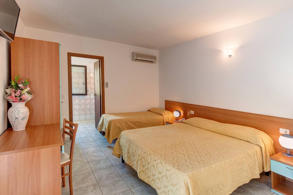 Triple Room | In-room safe, desk, cribs (surcharge)