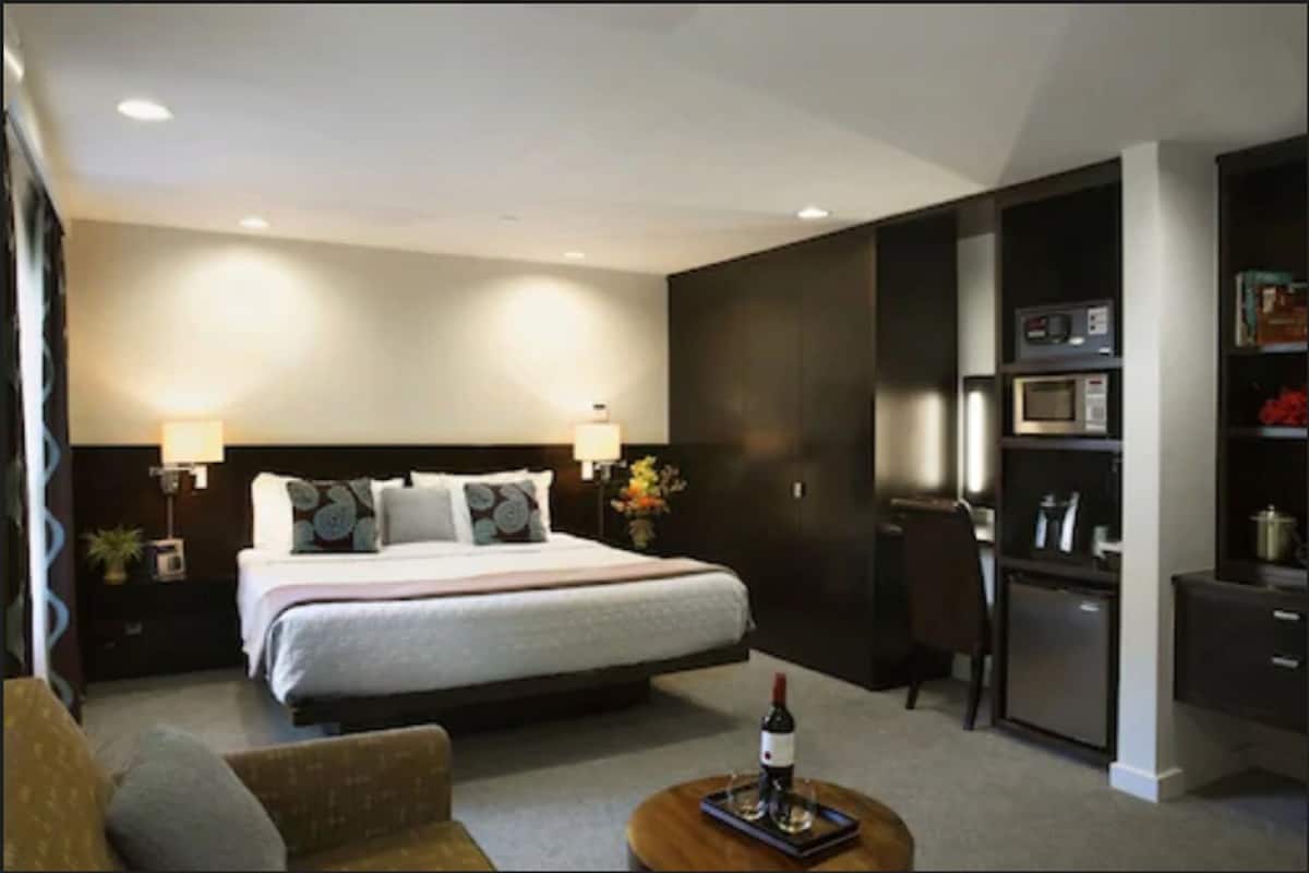 Premium bedding, Tempur-Pedic beds, in-room safe, desk