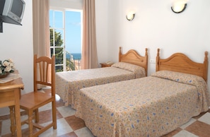 Quarto duplo standard | Quartos à prova de som, berços (sobretaxa), roupa de cama