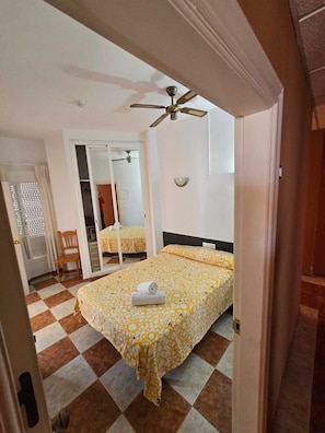 Standard Twin Room | Soundproofing, cots/infant beds, bed sheets - Hotel Betania (Benalmádena)