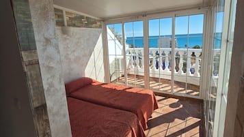 Deluxe Double Room | Kalis bunyi, katil bayi/kot (surcaj), cadar katil