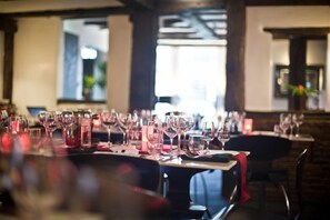 Breakfast and dinner served, British cuisine - Noir (York)
