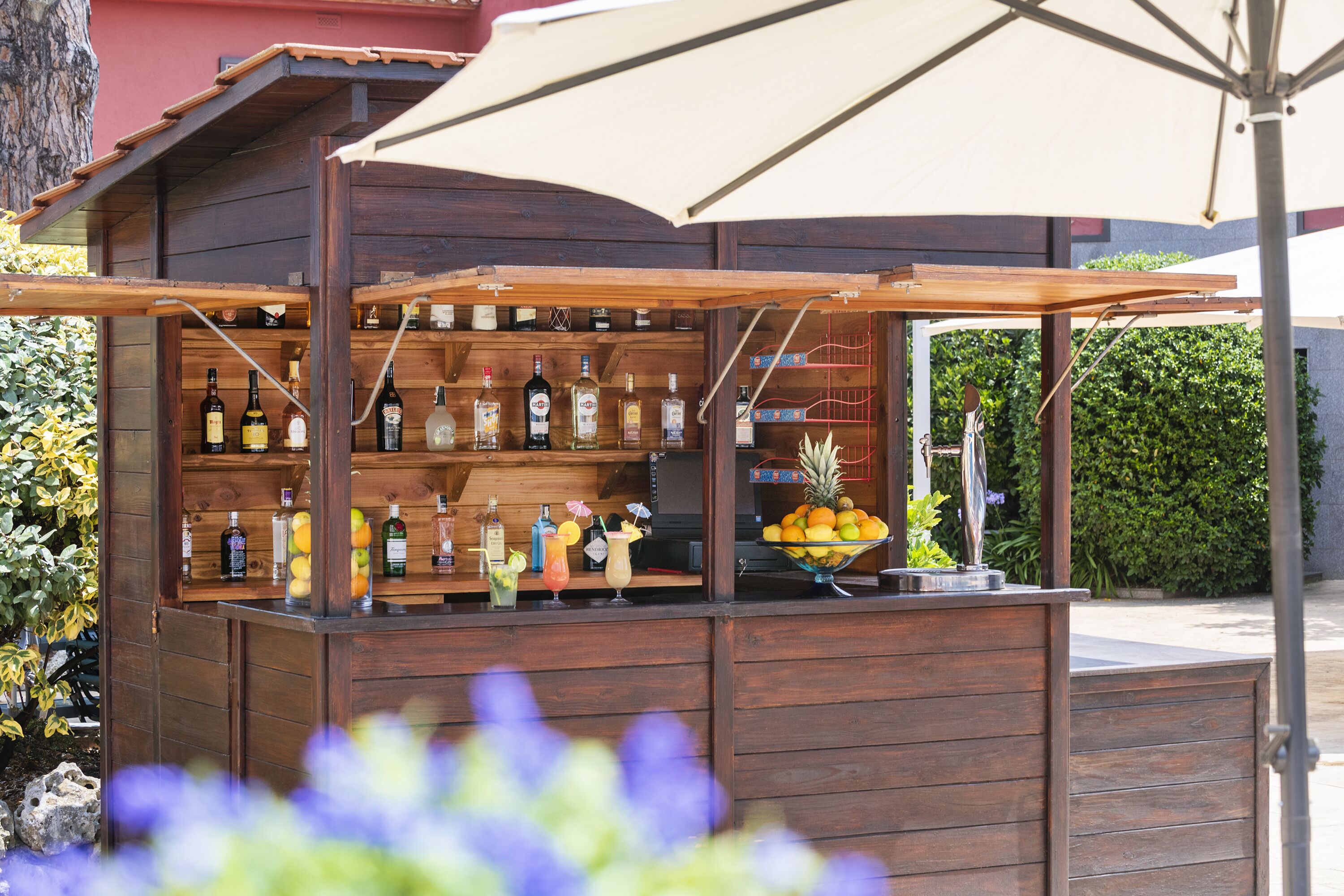 Bar en la piscina