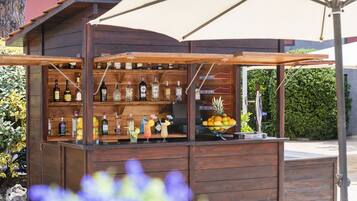 Bar en la piscina