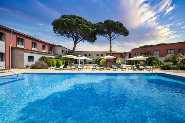 Indoor pool, outdoor pool