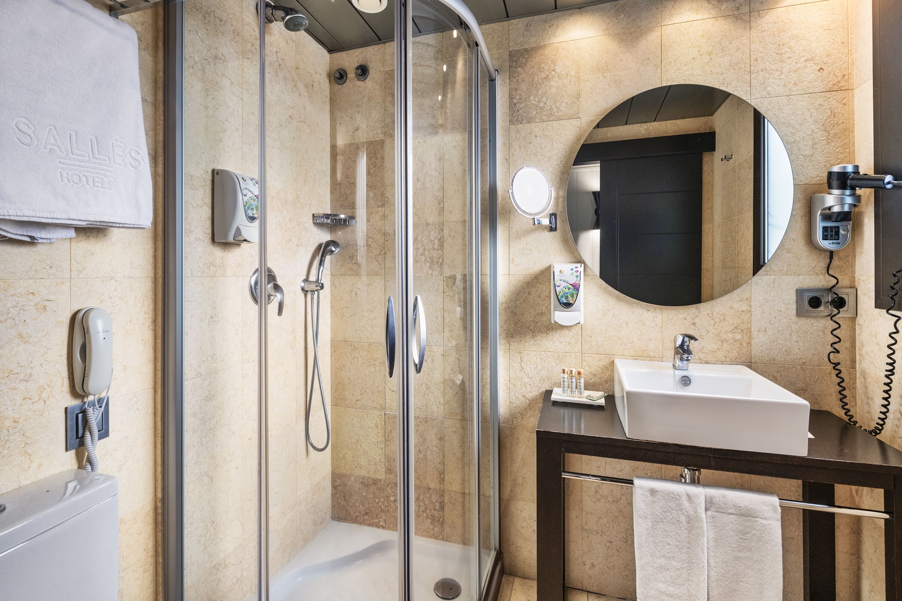 shower, free toiletries, hair dryer, towels