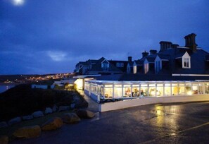 Front of property - evening/night - Glendorgal Hotel (Newquay)