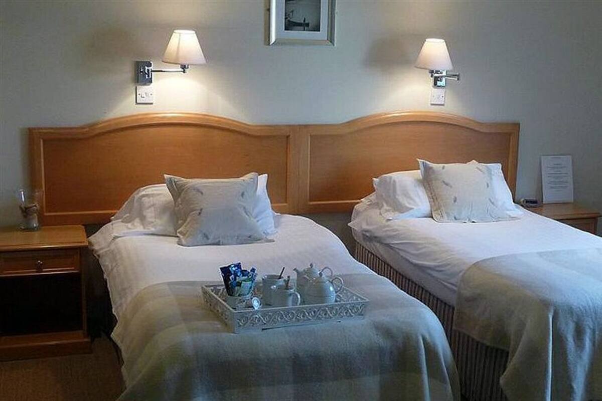 Double or Twin Room, Sea View | Desk, blackout drapes, iron/ironing board (on request), WiFi (free)