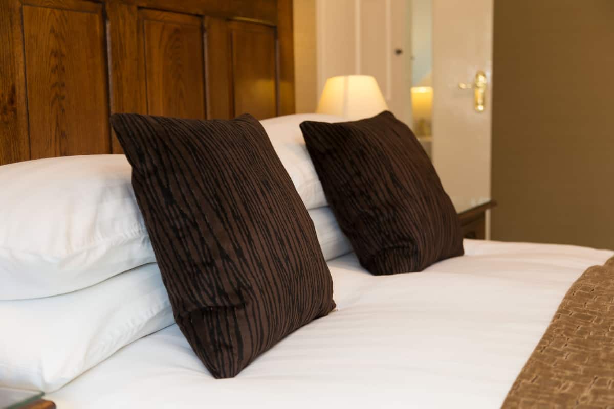 Double Room Single Use | Desk, iron/ironing board (on request), WiFi (free), bed sheets