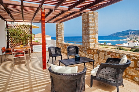 Quarto família, vista para o mar | Vista do quarto. Kythea Resort