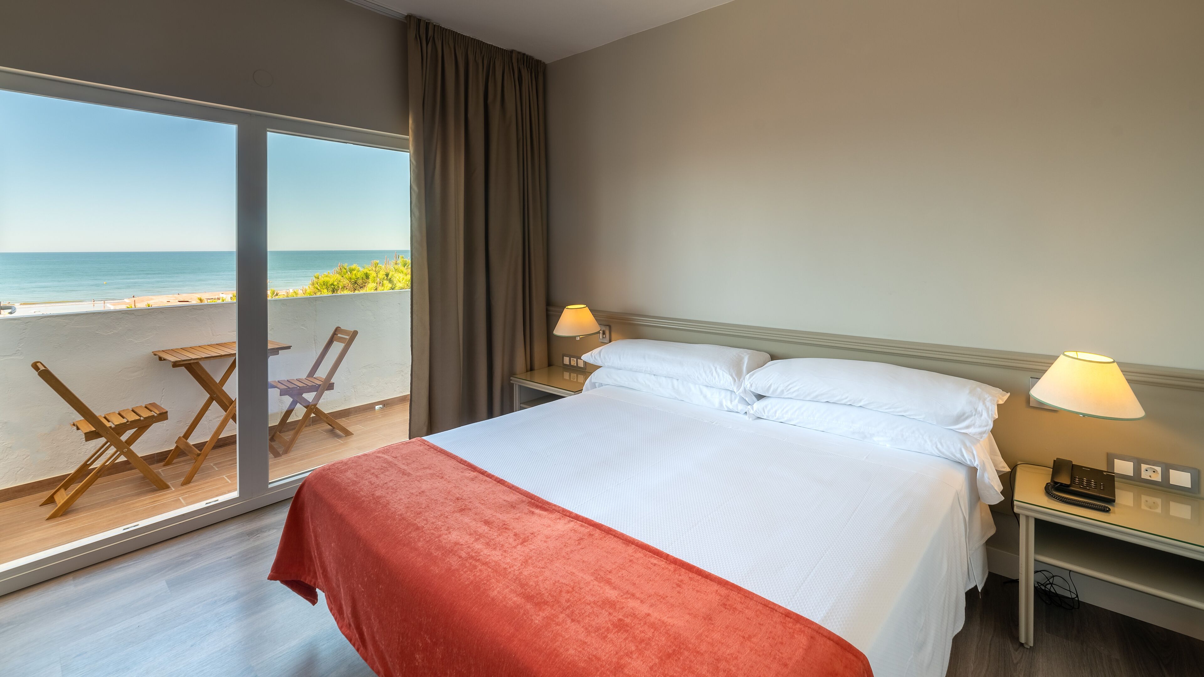 superior double room | 1 bedroom, minibar, in-room safe, desk