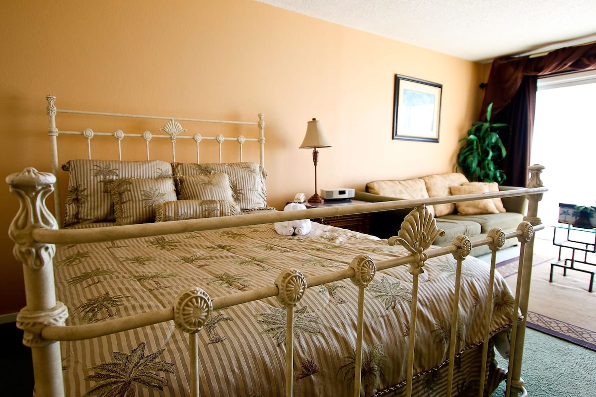 Studio, 1 Queen Bed with Sofa bed | Free WiFi