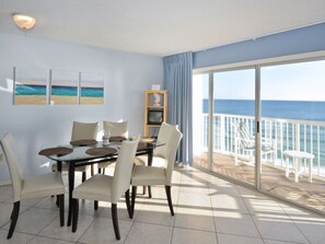 Condo, 2 Bedrooms, 2 Bathrooms, Sea Facing | In-room dining