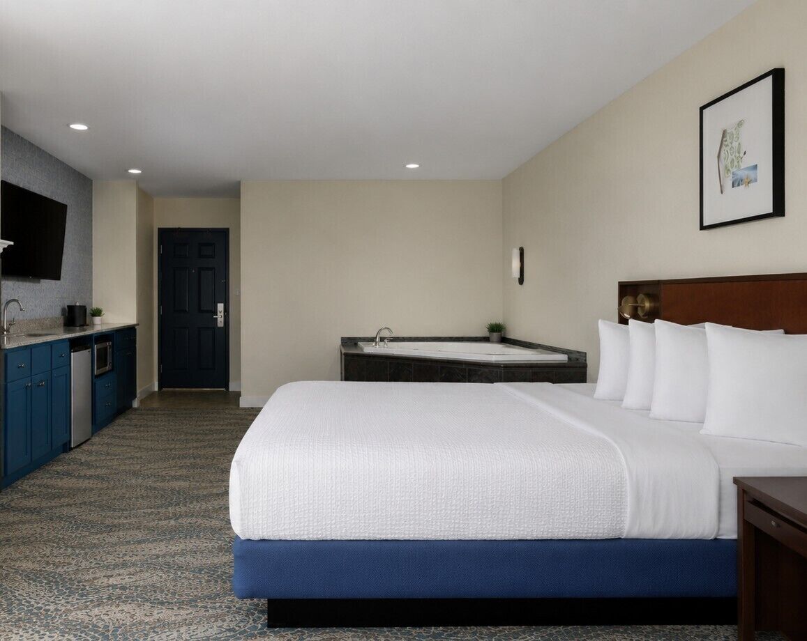 Room, 1 Queen Bed (Sunset)