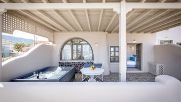 Suite Romantique, bain Ă remous, vue mer (Outdoor Hot Tub) | Balcon