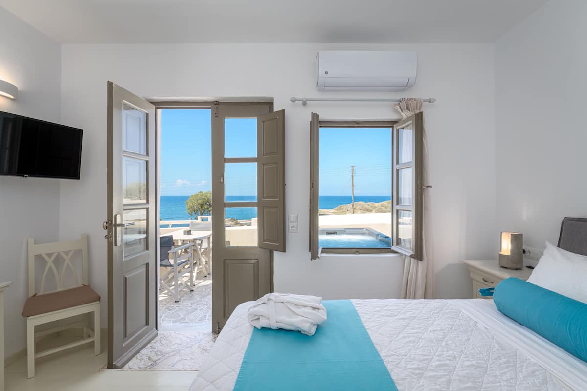 1 bedroom, Egyptian cotton sheets, premium bedding, down duvets