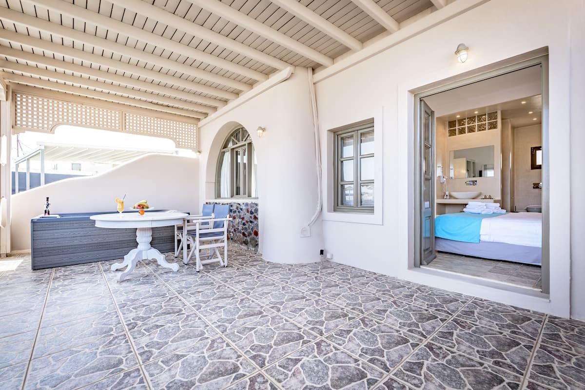 Deluxe Suite with Outdoor Hot Tub, Sea View | Balkoni