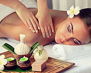 Body treatments, hot stone massages, deep-tissue massages, Thai massages - En Plo Boutique Suites (Santorini)