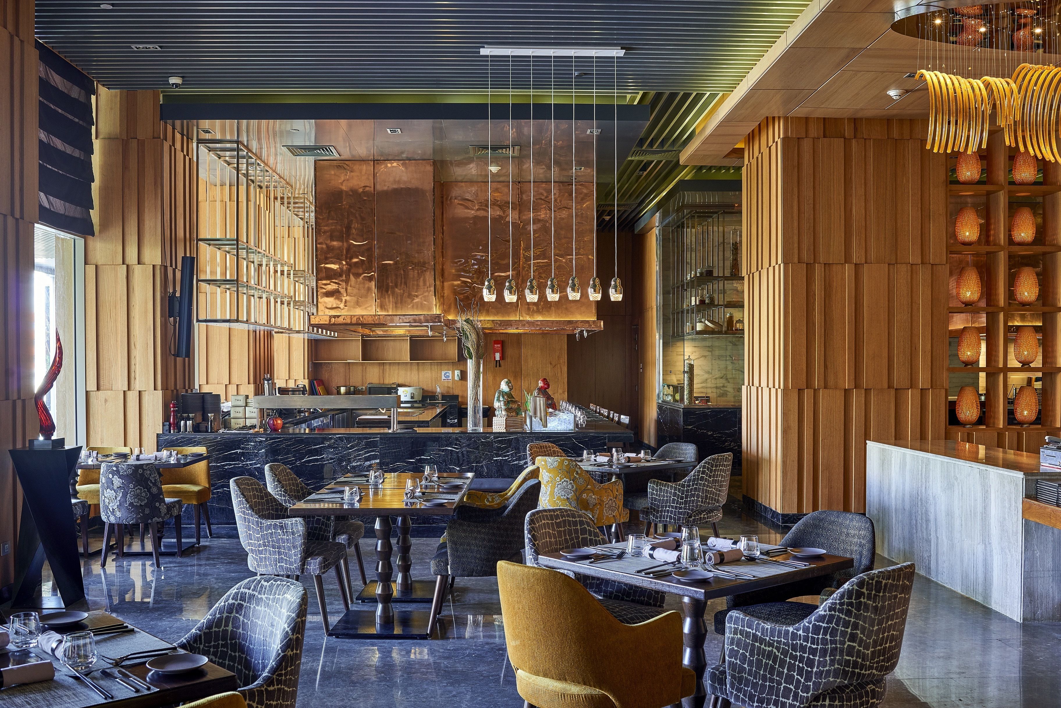 7 restaurants; breakfast, lunch, dinner and brunch served 