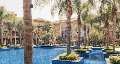 Dusit Thani LakeView Cairo