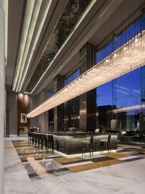 3 bars/lounges, swim-up bar, poolside bar - Dusit Thani LakeView Cairo (New Cairo)