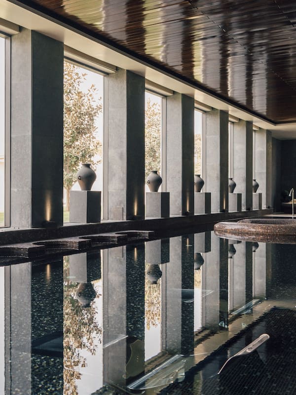 Couples treatment room(s), sauna, hot tub, steam room, body treatments