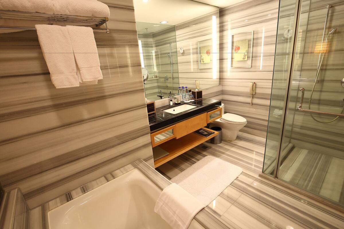 separate bathtub and shower, deep-soaking bathtub, rainfall showerhead