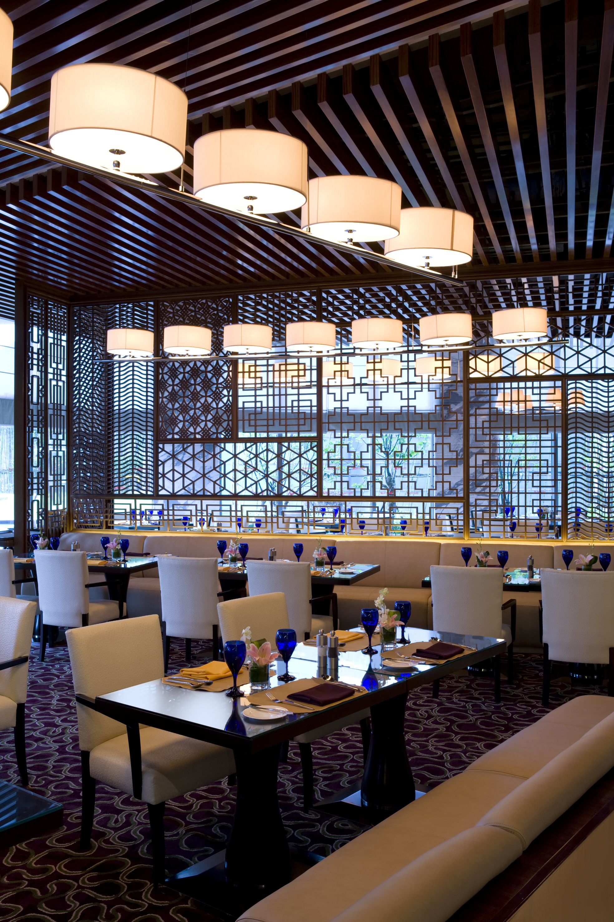 2 restaurants, breakfast served