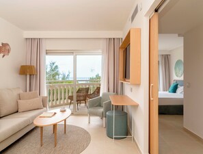 Suite, Meerblick, Strandnähe | Individuell dekoriert, individuell eingerichtet, Schreibtisch