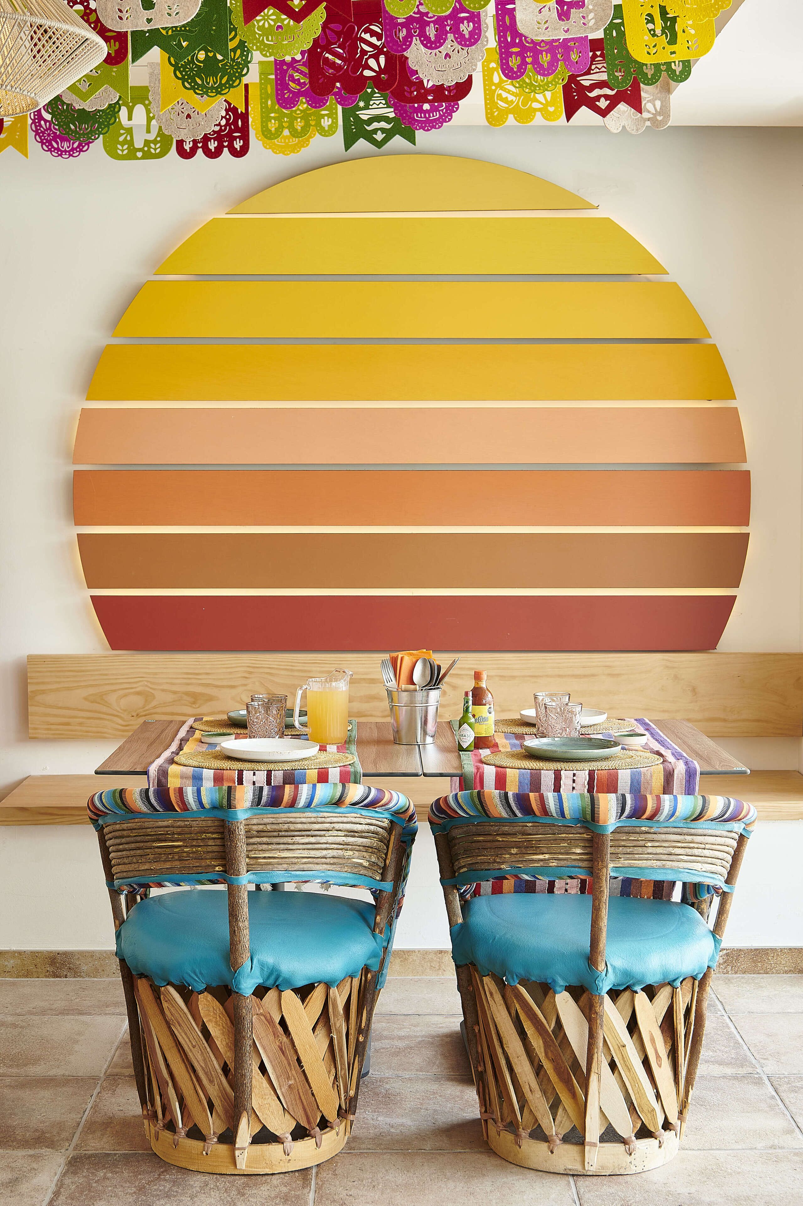 6 restaurants, lunch, dinner served; international cuisine