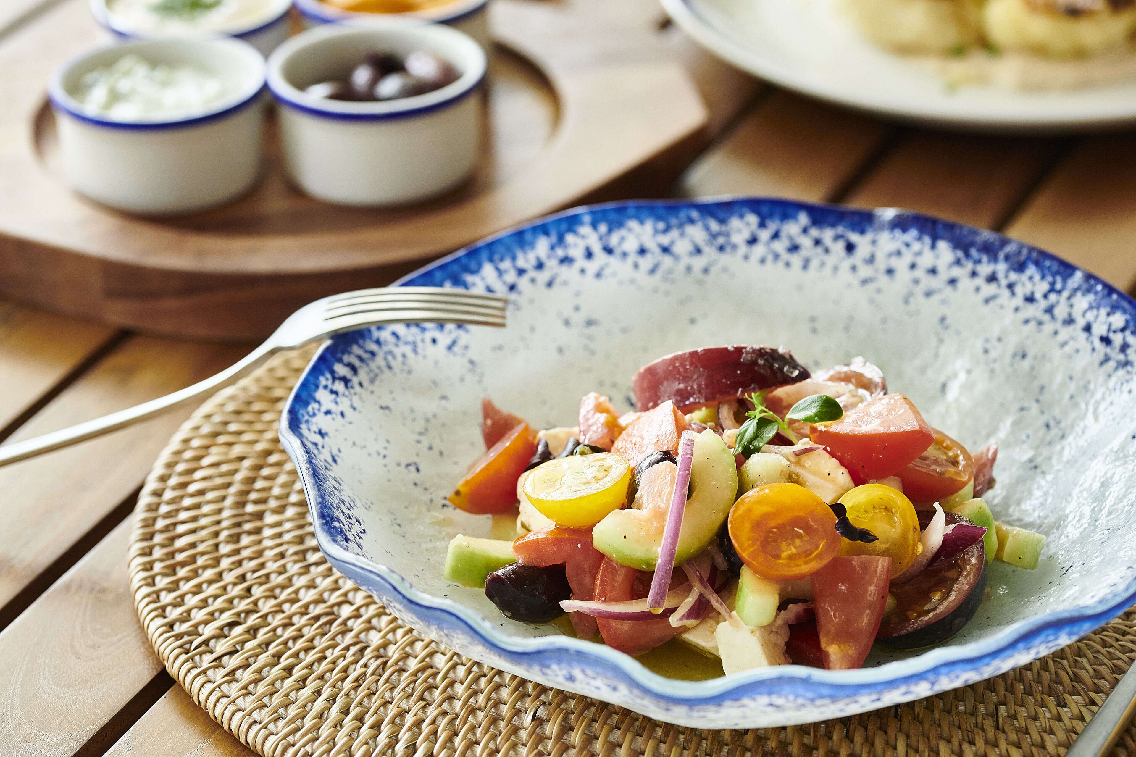 6 restaurants, lunch, dinner served; international cuisine