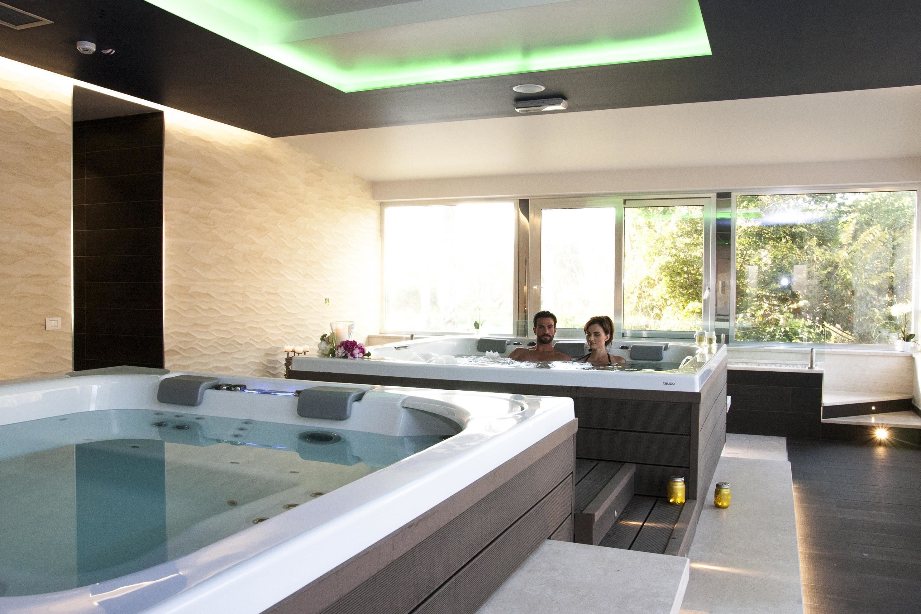 couples treatment room(s), body treatments, hot stone massages