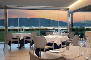 Breakfast, lunch, dinner served; Italian cuisine, sea views