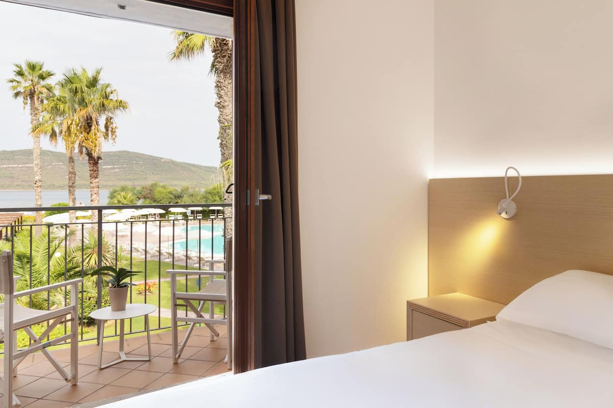Superior Room Sea View with Balcony | Minibar, in-room safe, soundproofing, WiFi (free)