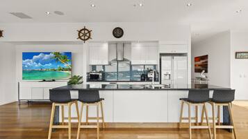 Penthouse, 4 Bedrooms | Private kitchen