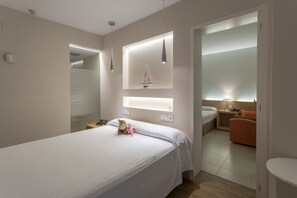 Caja de seguridad en la habitación, cortinas blackout y insonorización