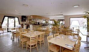 Bar (on property) - Aspect Central (Cairns North)